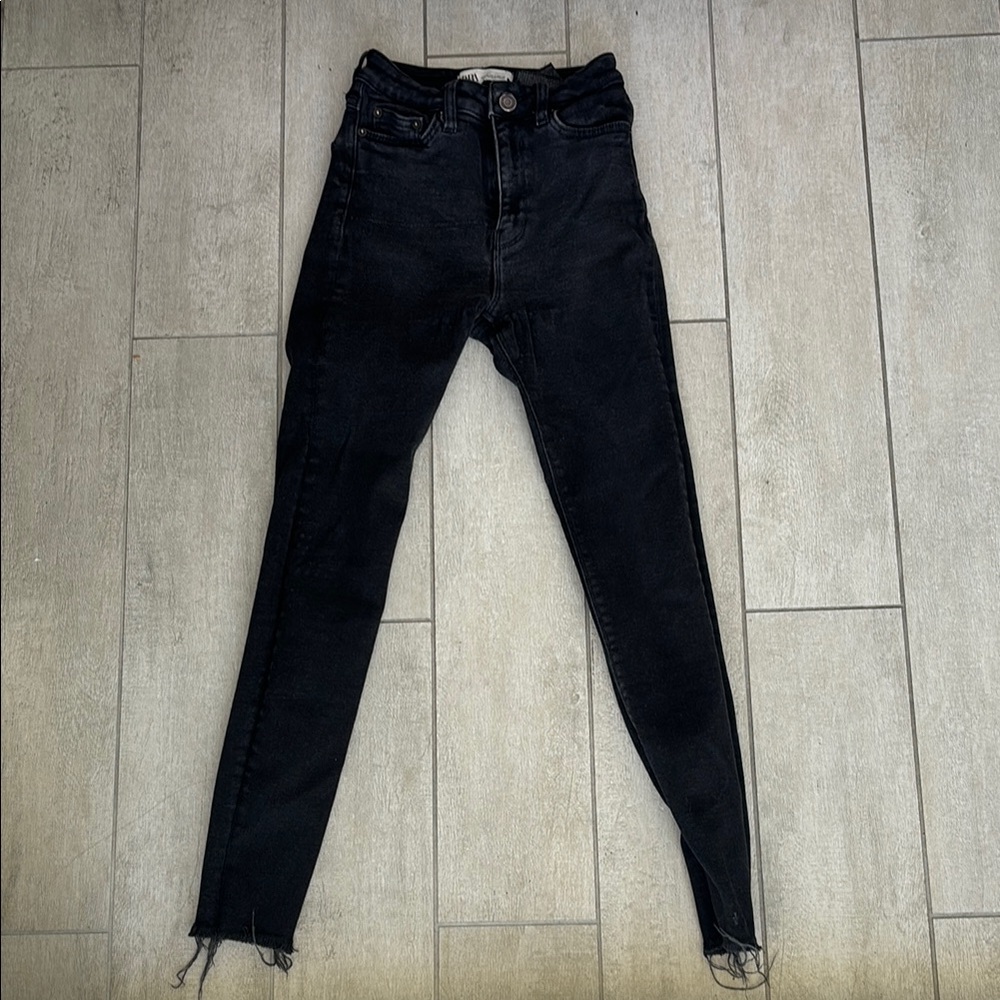 Zara size 34 / 2 Black High Rise Skinny Jeans with Frayed Hem
